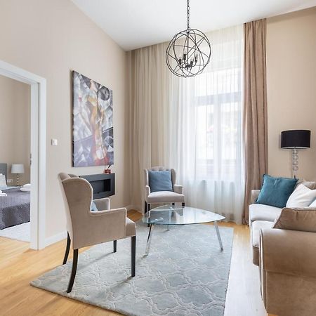 Lovely 2-Bedroom Apartment At The Vaci Street Budapest Exterior foto