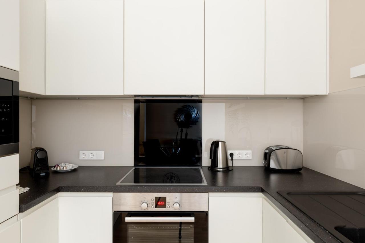Lovely 2-Bedroom Apartment At The Vaci Street Budapest Exterior foto