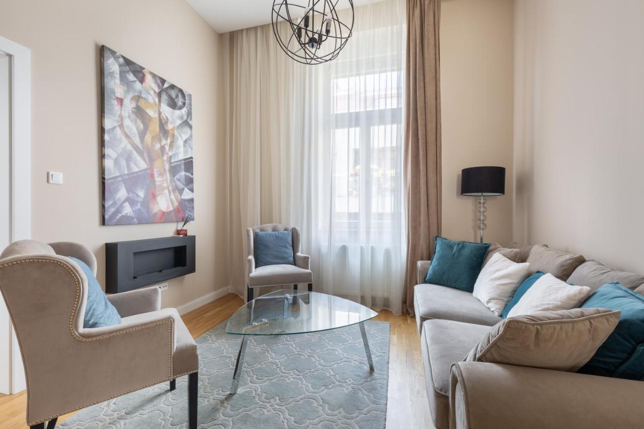 Lovely 2-Bedroom Apartment At The Vaci Street Budapest Exterior foto