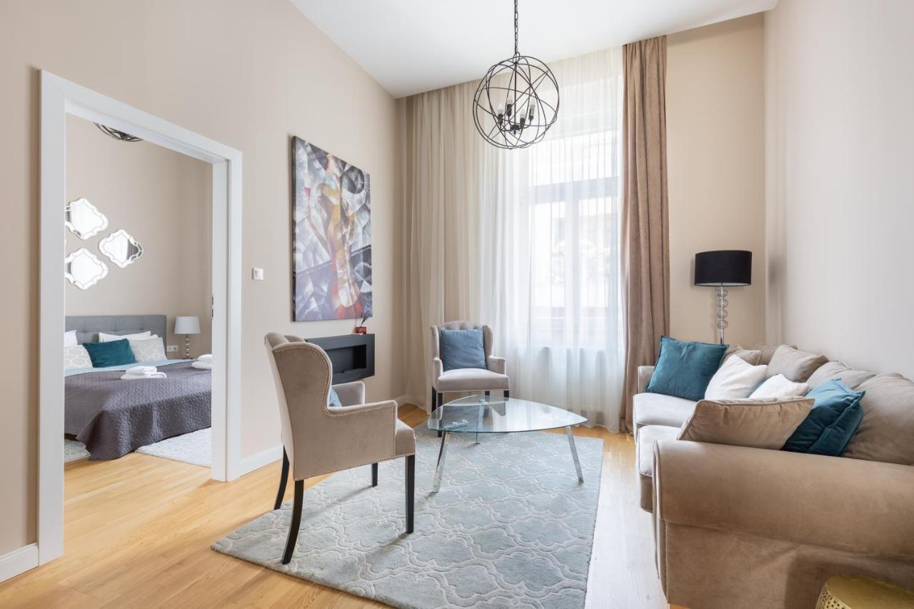 Lovely 2-Bedroom Apartment At The Vaci Street Budapest Exterior foto